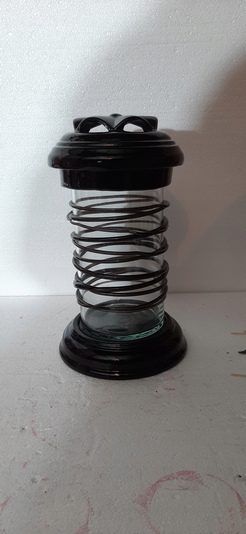 Keramická lampa s kvetinovou kapucňou, čierna, výška 28 cm